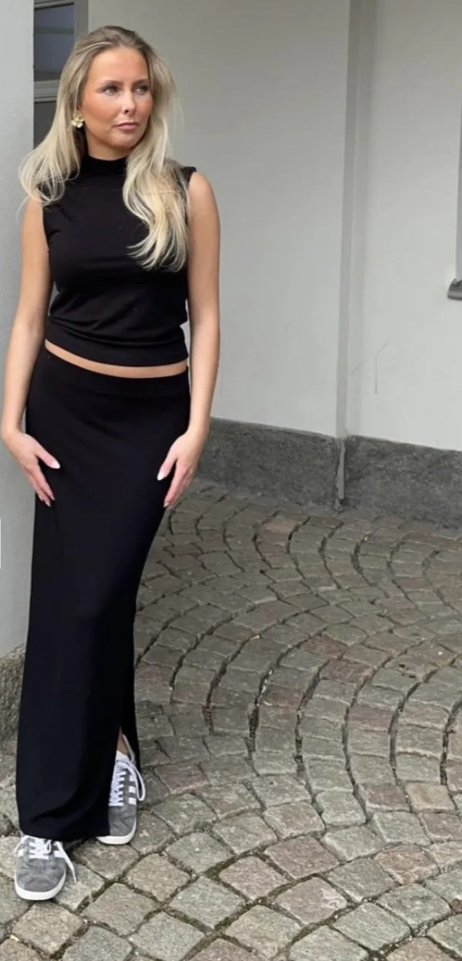 VMMARY Skirt - Black